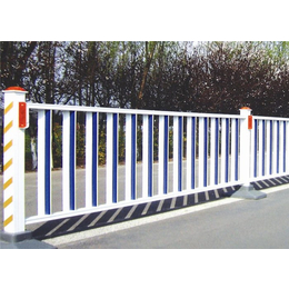 從道路隔離到區域防護 塑鋼護欄在山東與西藏的應用探析